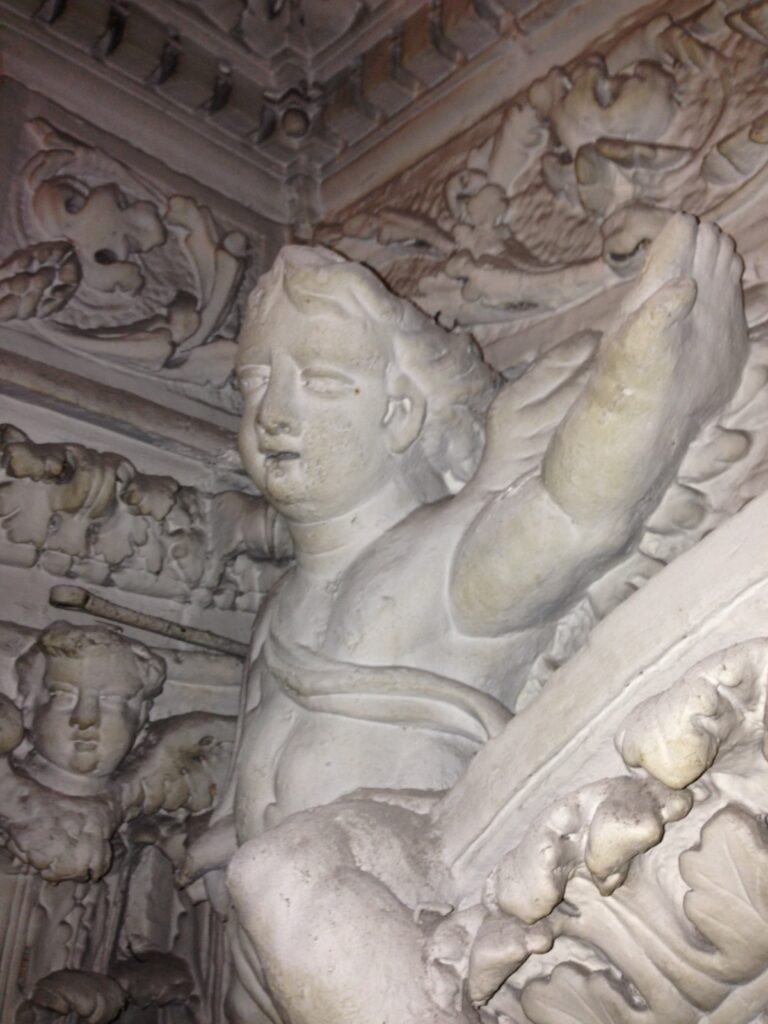 Cappellone di San Ciro - Grottaglie - dettaglio prima del restauro degli stucchi